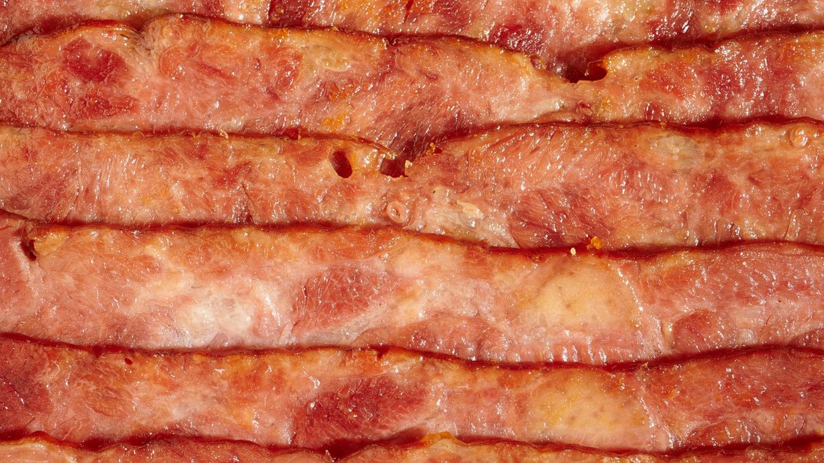 Nejdelší plátek krůtí slaniny na světě byste na posezení nepozřeli